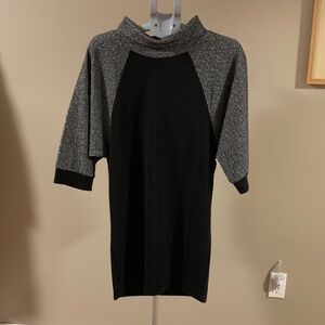 Red Coral Raglan Sleeve Black and White Dress Women's Size Small